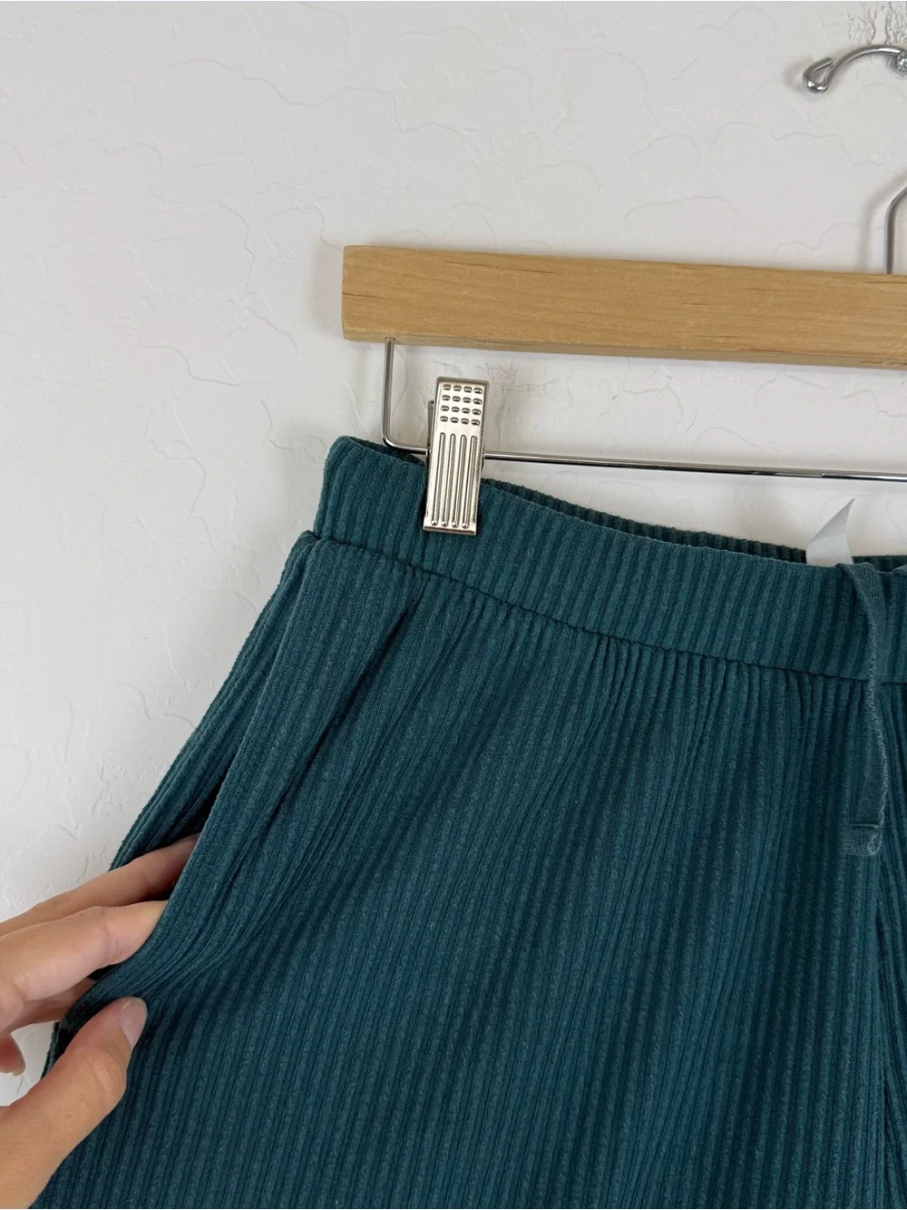 Alo Yoga Muse Ribbed Shorts In Galactic Teal